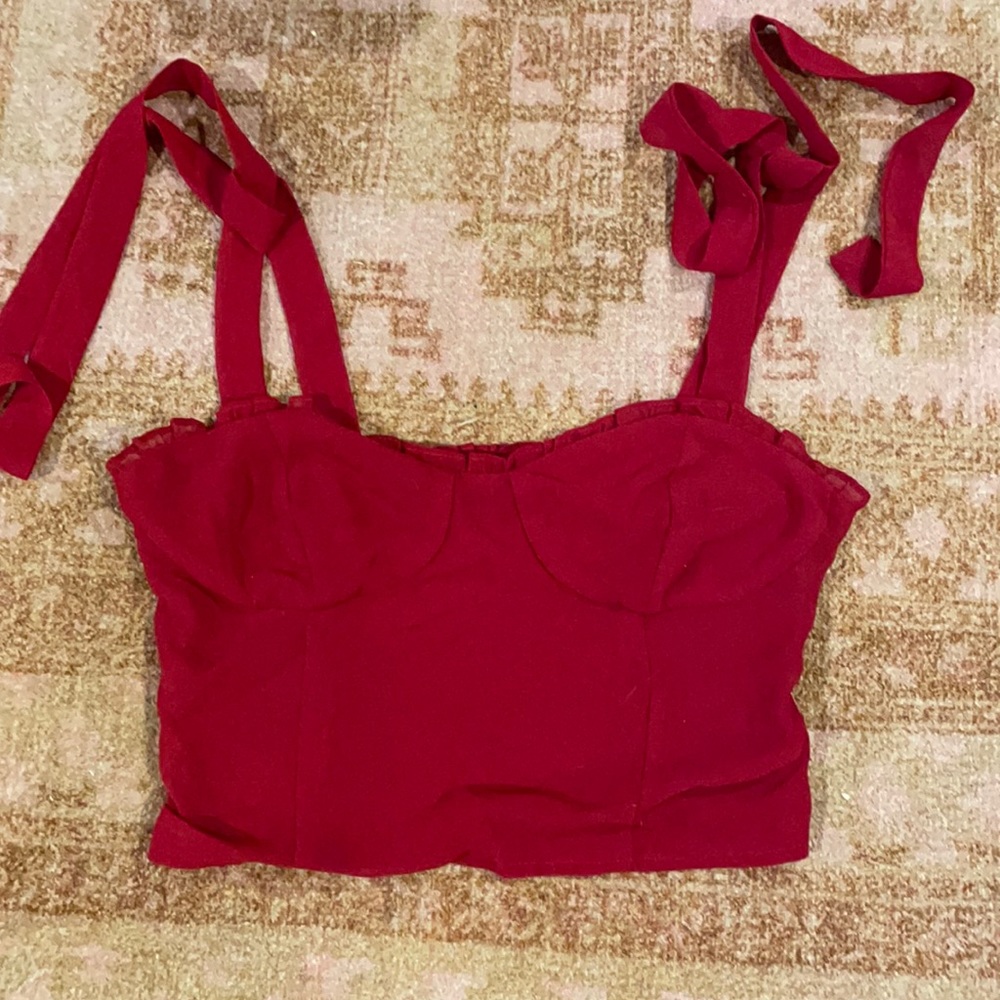 Red cropped shoulder ties top